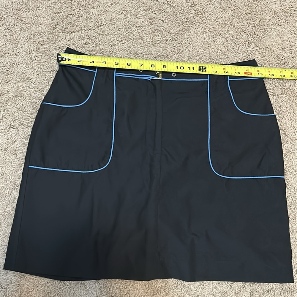 IZOD x-tra dry Golf Skort black with belt.  blue trim roomy pockets size 12 - Picture 3 of 6